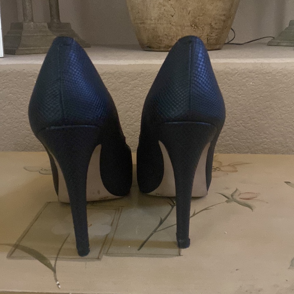 Jessica Simpson heels - Picture 3 of 8